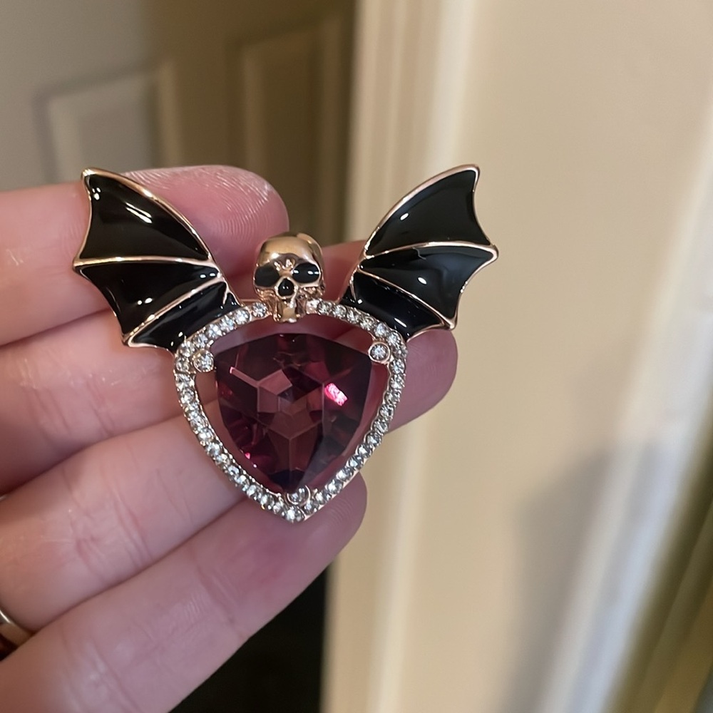 Gothic Skull & Bat Brooch - Picture 5 of 5